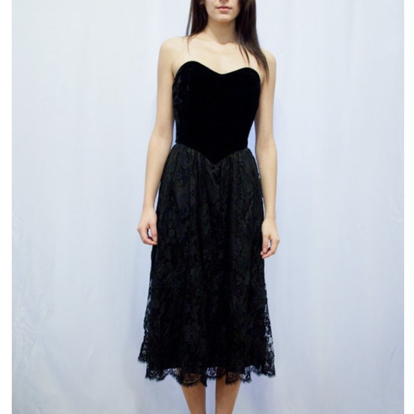 VINTAGE Strapless Velvet and Lace Corset Party Dress Size Small - Picture 3 of 4